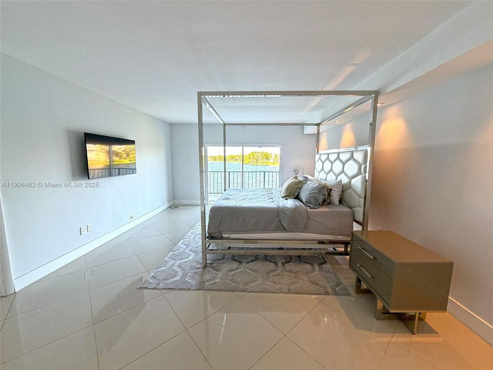 合同活跃: $3,800 (4 贝兹, 2 浴室, 2495 平方英尺)