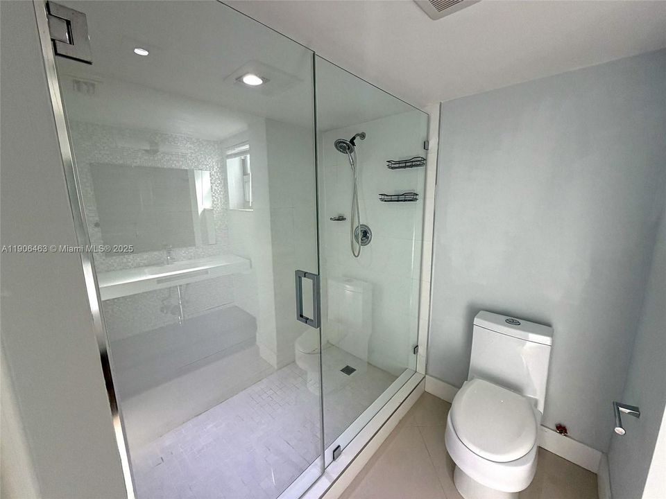 合同活跃: $3,800 (4 贝兹, 2 浴室, 2495 平方英尺)