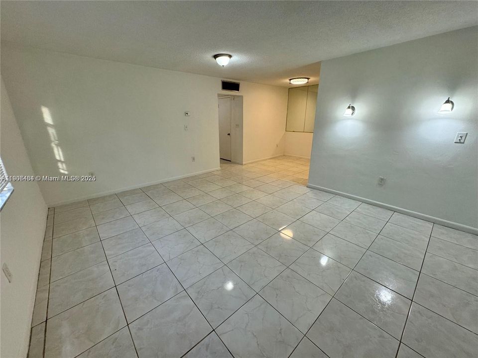 For Rent: $2,000 (2 beds, 2 baths, 857 Square Feet)