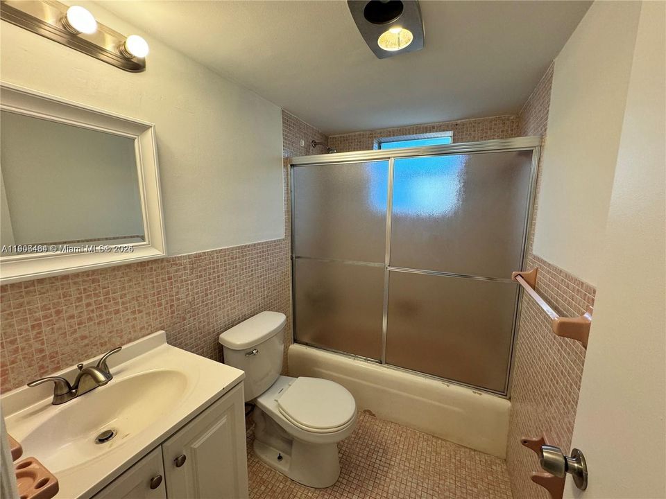 For Rent: $2,000 (2 beds, 2 baths, 857 Square Feet)
