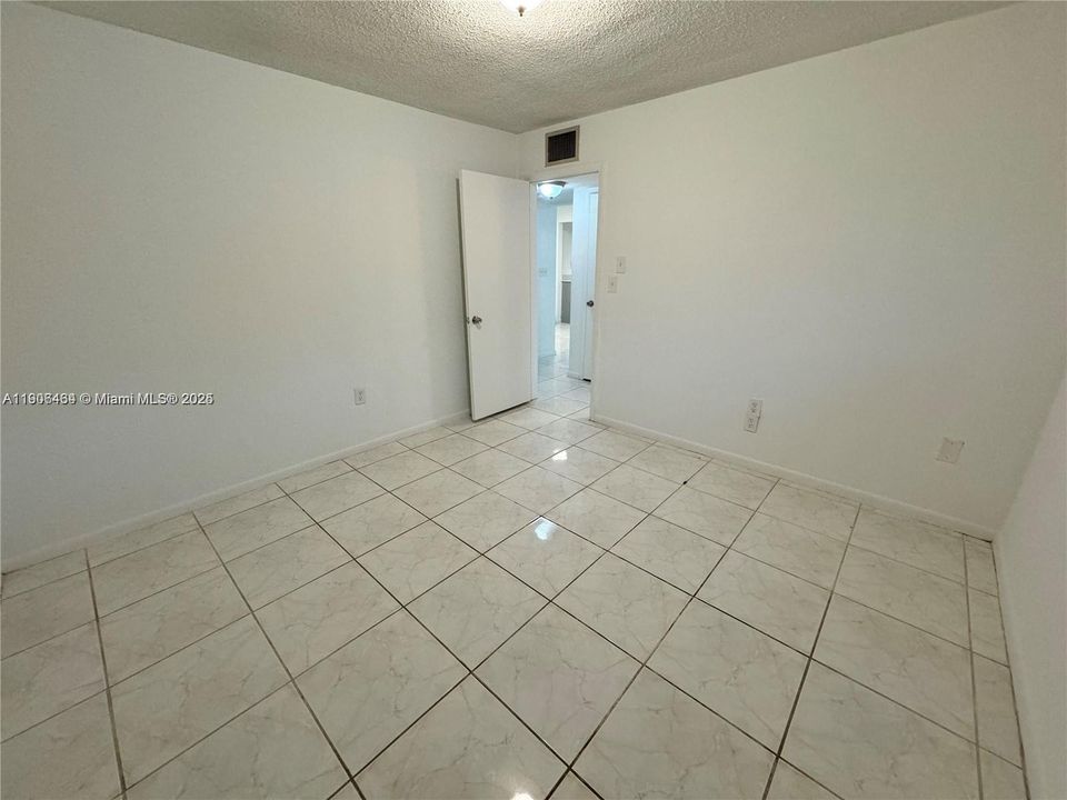 For Rent: $2,000 (2 beds, 2 baths, 857 Square Feet)
