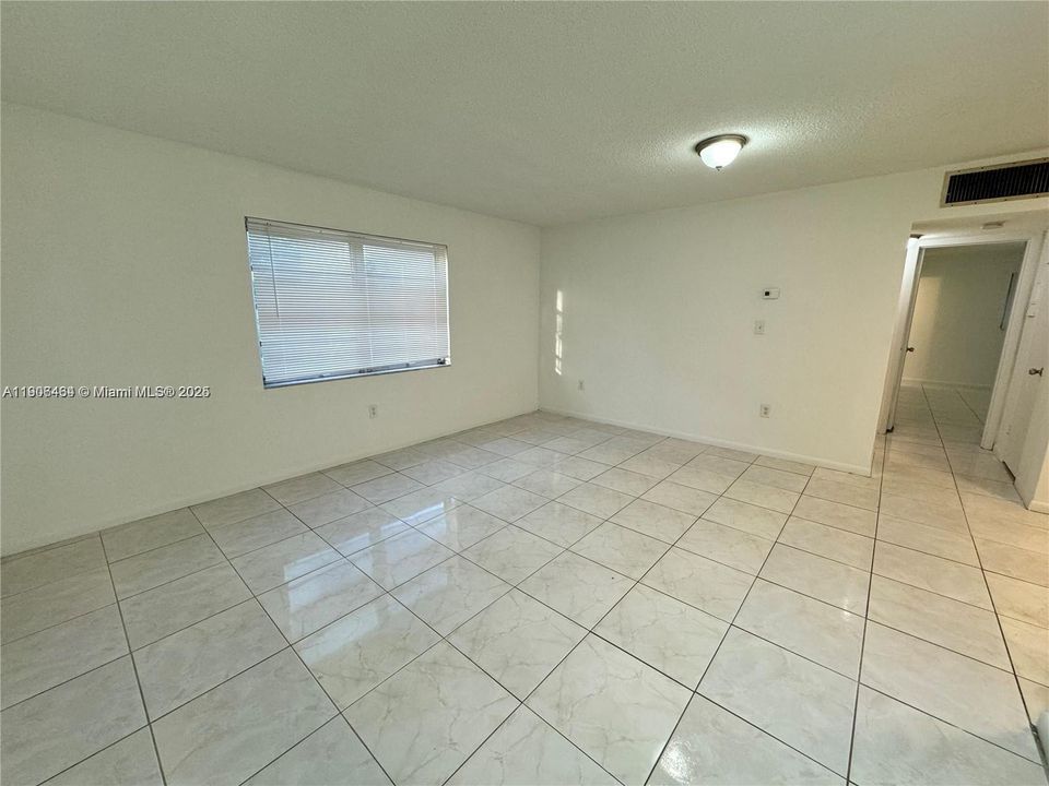 For Rent: $2,000 (2 beds, 2 baths, 857 Square Feet)