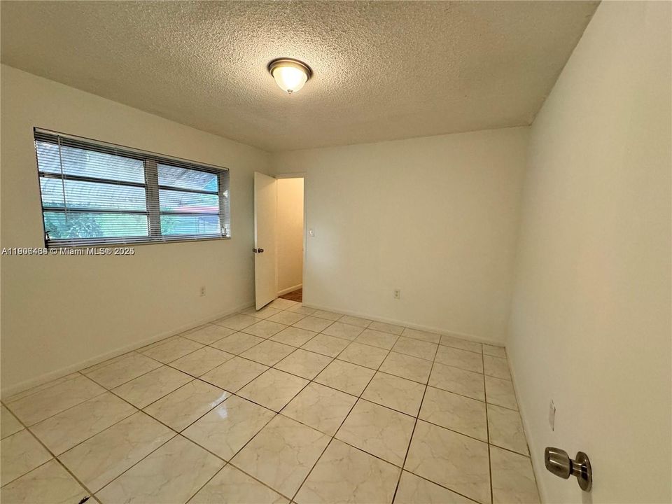For Rent: $2,000 (2 beds, 2 baths, 857 Square Feet)