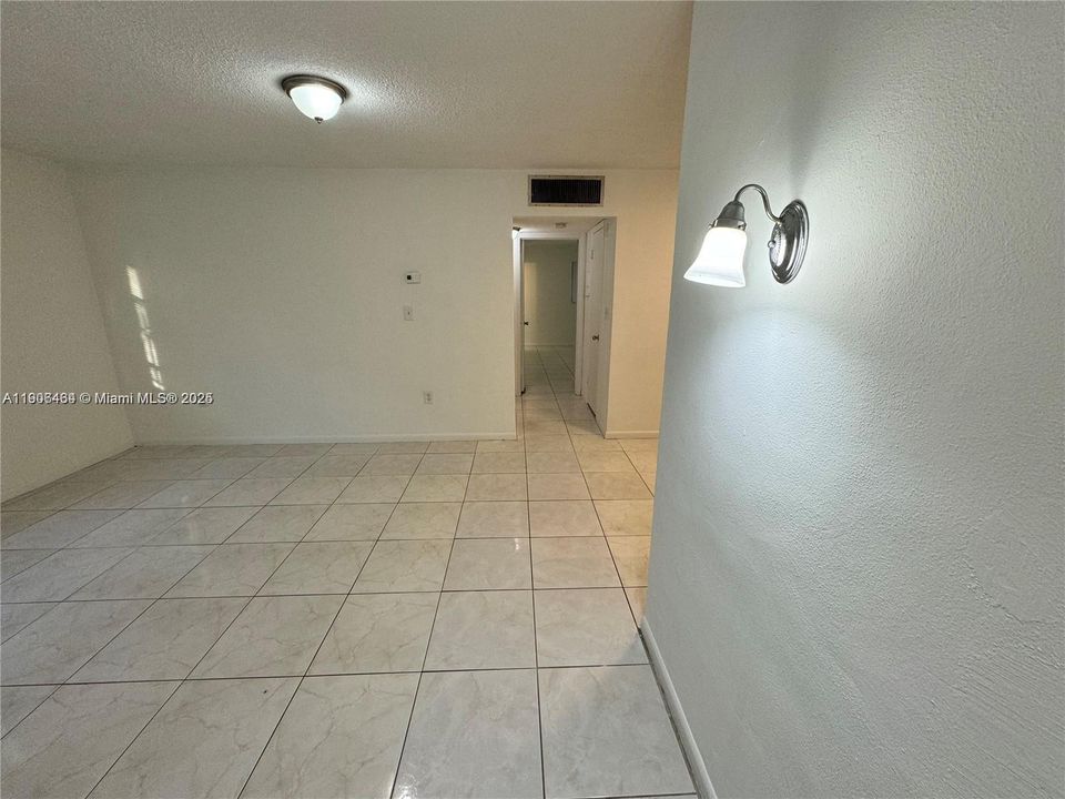 For Rent: $2,000 (2 beds, 2 baths, 857 Square Feet)