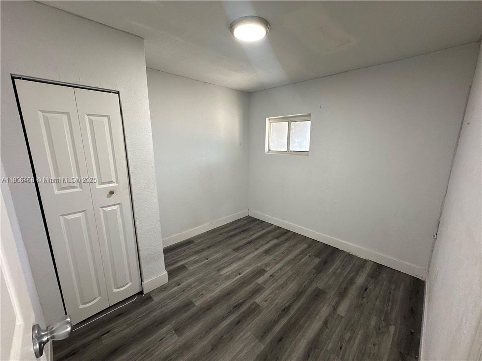 For Rent: $2,250 (3 beds, 1 baths, 890 Square Feet)