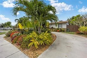 For Sale: $600,000 (3 beds, 2 baths, 1300 Square Feet)
