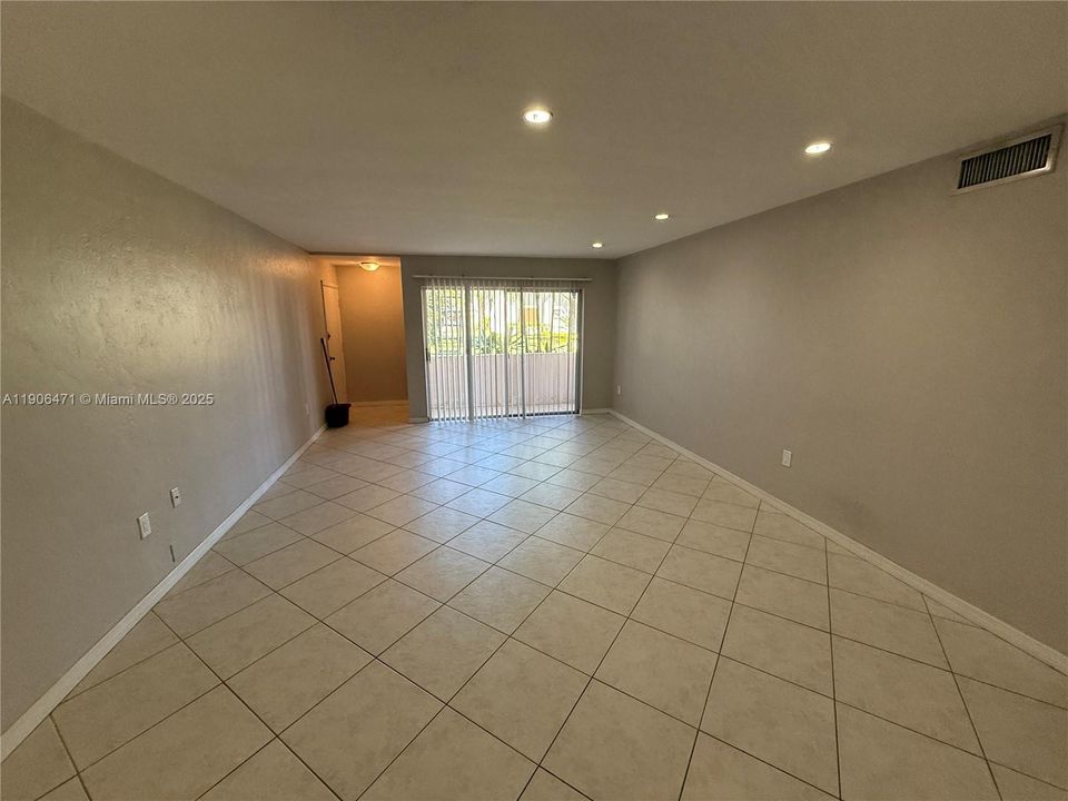 最近租的: $1,925 (1 贝兹, 1 浴室, 875 平方英尺)