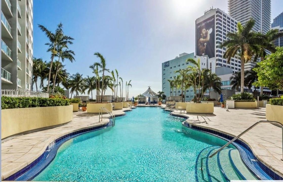 For Sale: $480,000 (1 beds, 1 baths, 978 Square Feet)