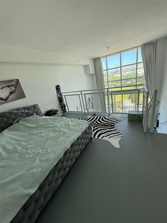 For Sale: $480,000 (1 beds, 1 baths, 978 Square Feet)