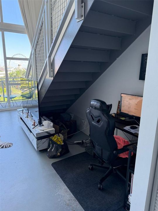 For Sale: $480,000 (1 beds, 1 baths, 978 Square Feet)