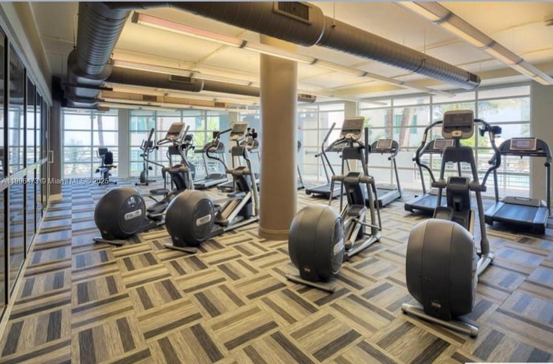 For Sale: $480,000 (1 beds, 1 baths, 978 Square Feet)