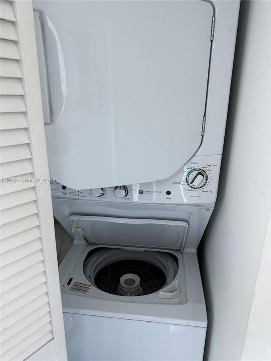 For Sale: $480,000 (1 beds, 1 baths, 978 Square Feet)