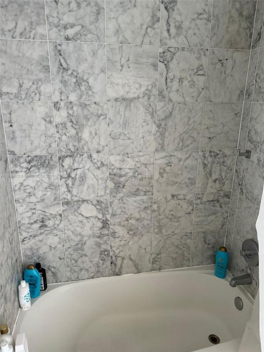 For Sale: $480,000 (1 beds, 1 baths, 978 Square Feet)