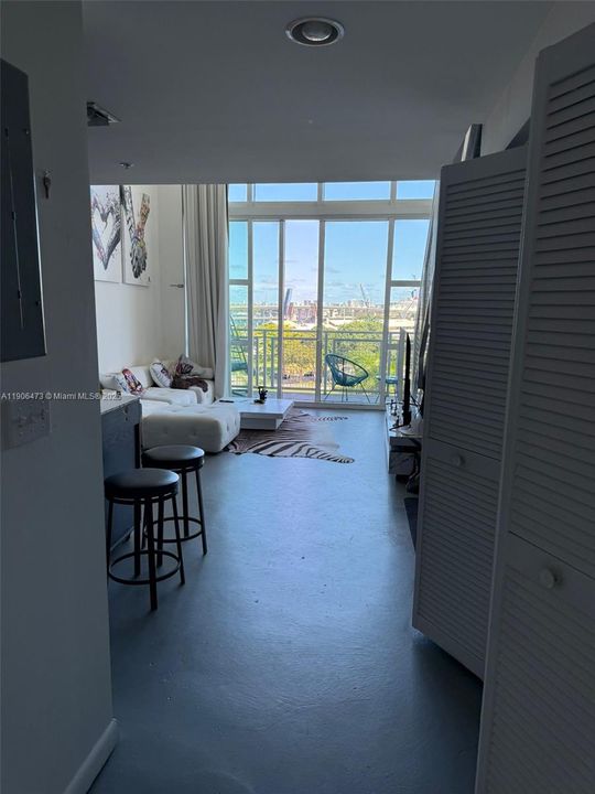 For Sale: $480,000 (1 beds, 1 baths, 978 Square Feet)