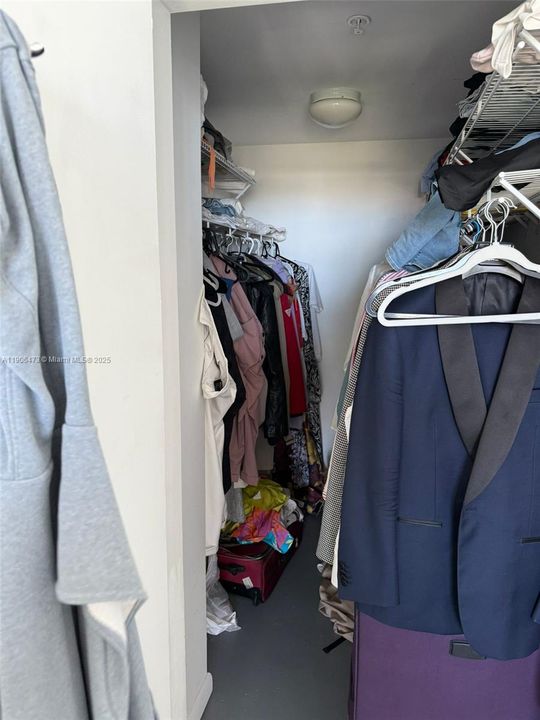 For Sale: $480,000 (1 beds, 1 baths, 978 Square Feet)