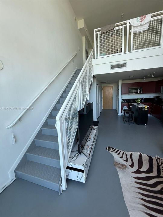 For Sale: $480,000 (1 beds, 1 baths, 978 Square Feet)