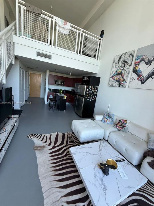 For Sale: $480,000 (1 beds, 1 baths, 978 Square Feet)