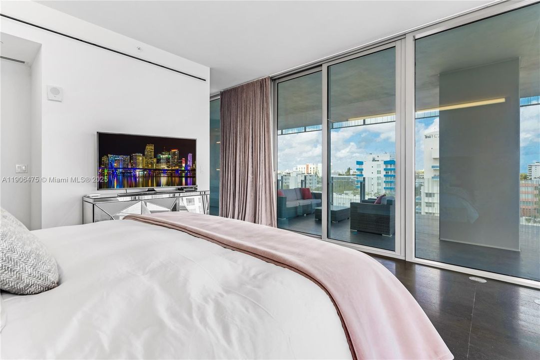 For Sale: $5,000,000 (2 beds, 2 baths, 1938 Square Feet)