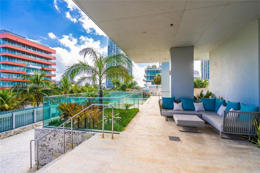 For Sale: $5,000,000 (2 beds, 2 baths, 1938 Square Feet)