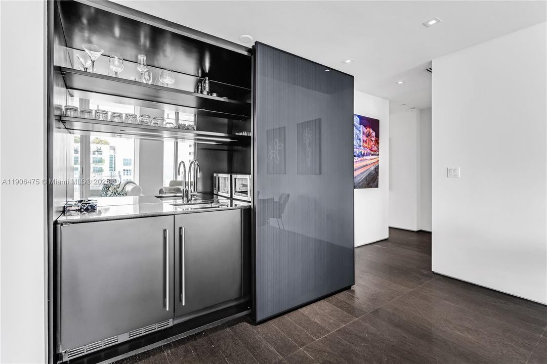 For Sale: $5,000,000 (2 beds, 2 baths, 1938 Square Feet)