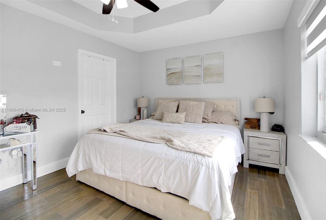 For Sale: $575,000 (3 beds, 2 baths, 1373 Square Feet)