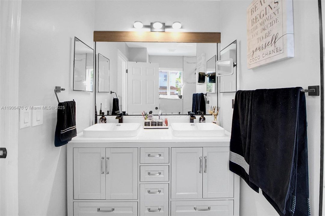 For Sale: $575,000 (3 beds, 2 baths, 1373 Square Feet)