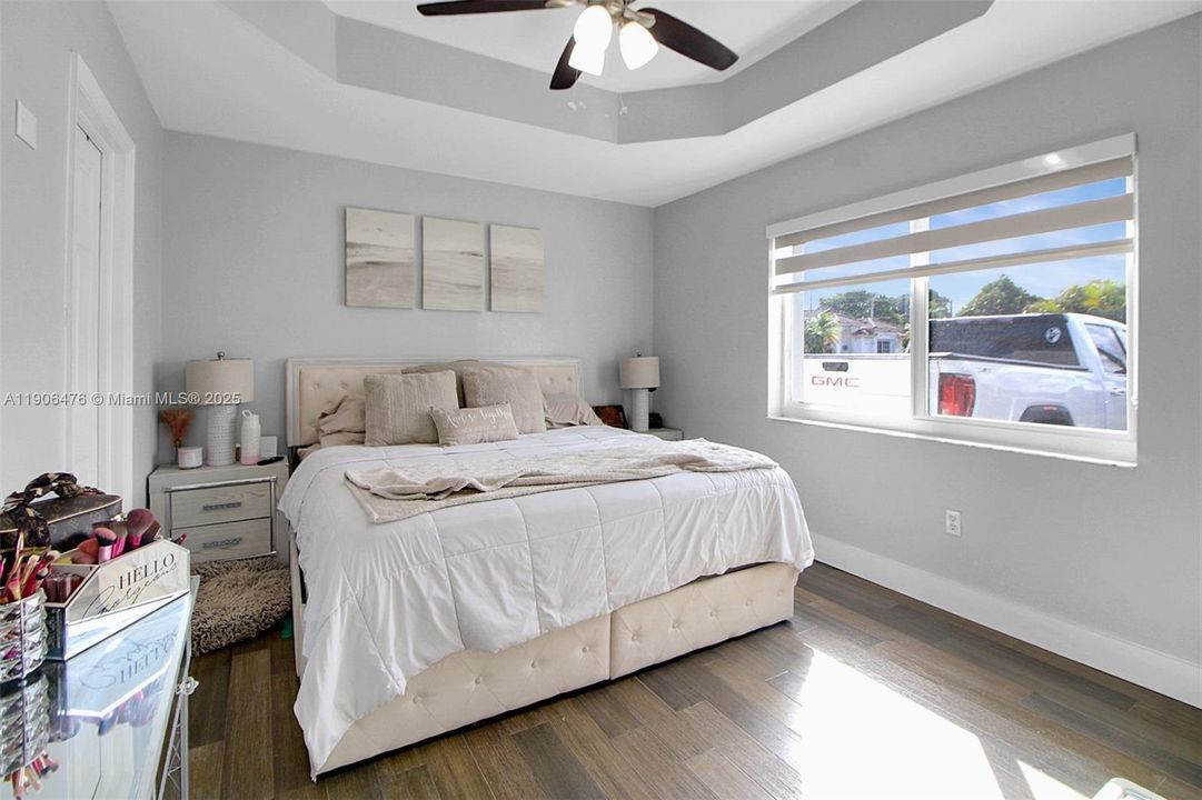 For Sale: $575,000 (3 beds, 2 baths, 1373 Square Feet)