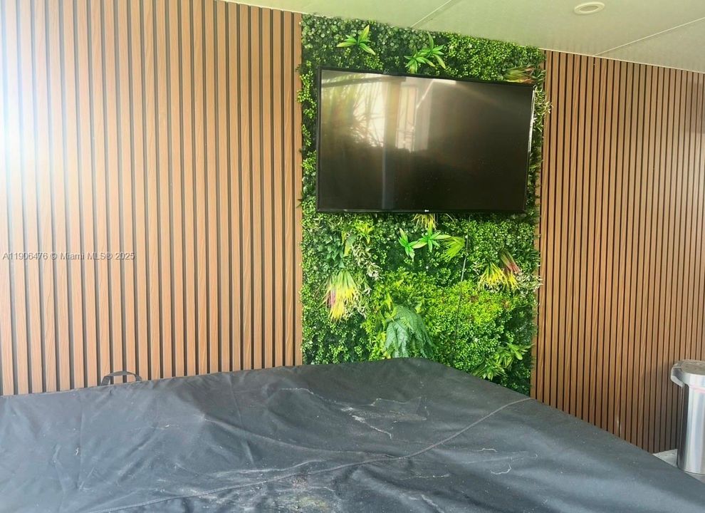 For Sale: $575,000 (3 beds, 2 baths, 1373 Square Feet)