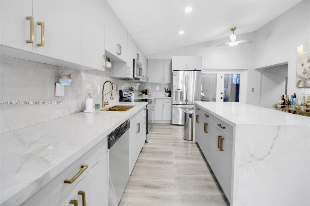 For Sale: $575,000 (3 beds, 2 baths, 1373 Square Feet)