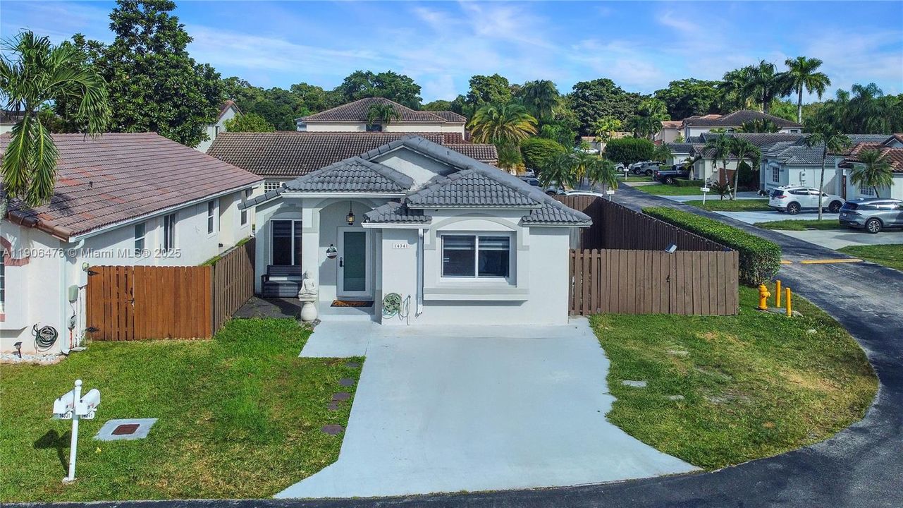 For Sale: $575,000 (3 beds, 2 baths, 1373 Square Feet)