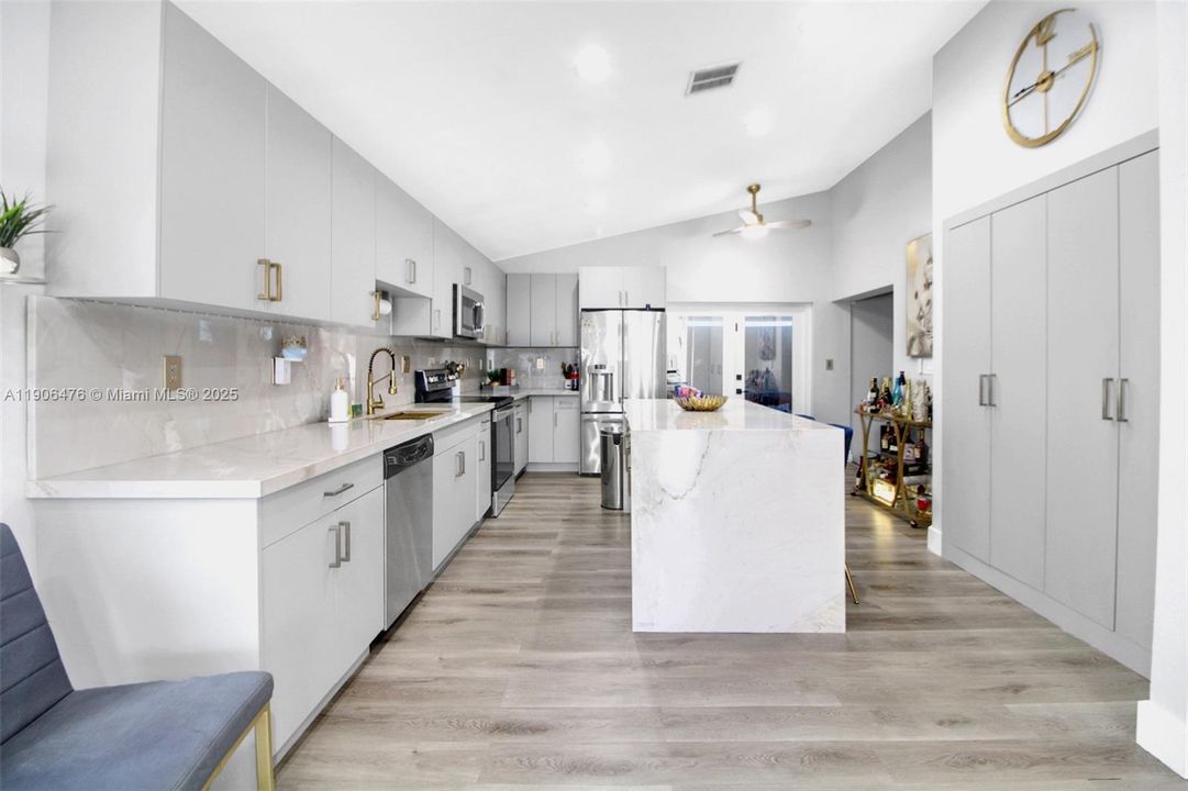 For Sale: $575,000 (3 beds, 2 baths, 1373 Square Feet)