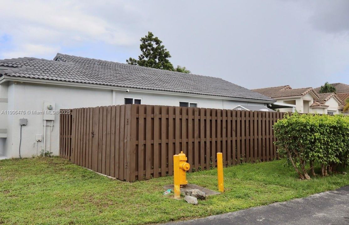 For Sale: $575,000 (3 beds, 2 baths, 1373 Square Feet)