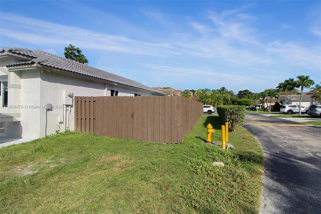 For Sale: $575,000 (3 beds, 2 baths, 1373 Square Feet)