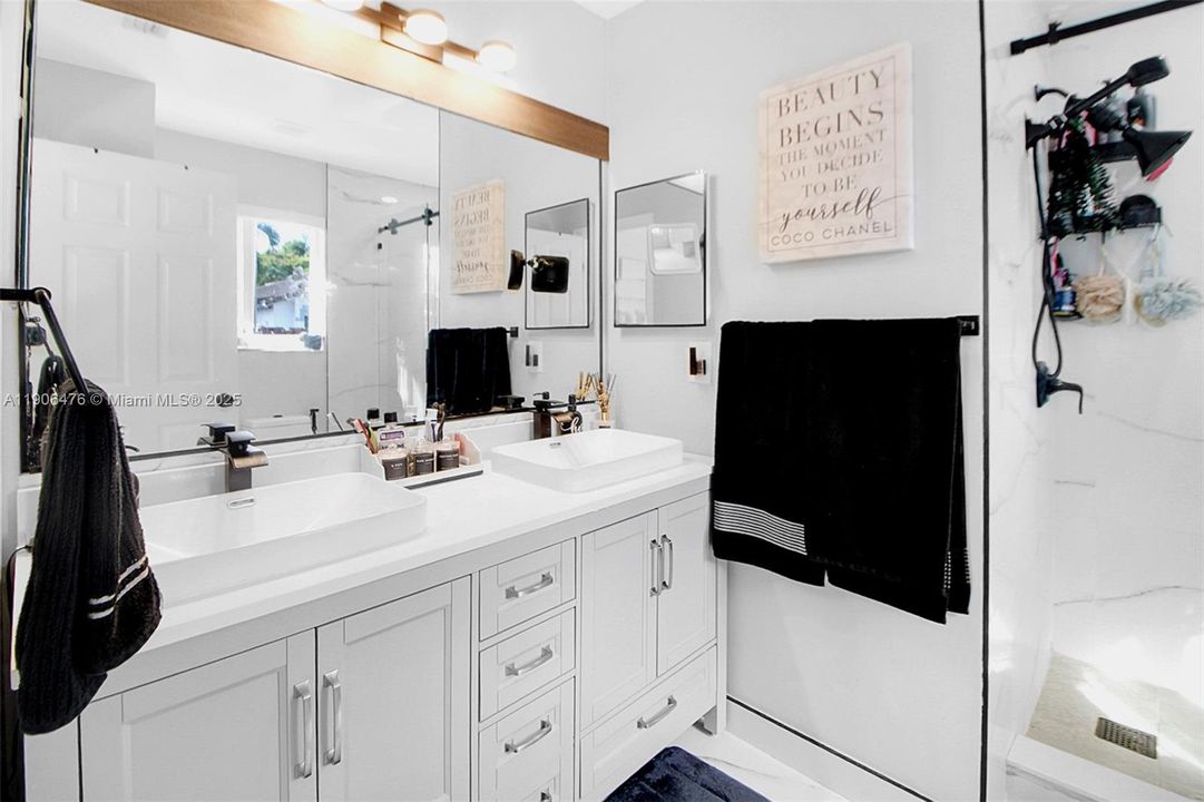 For Sale: $575,000 (3 beds, 2 baths, 1373 Square Feet)