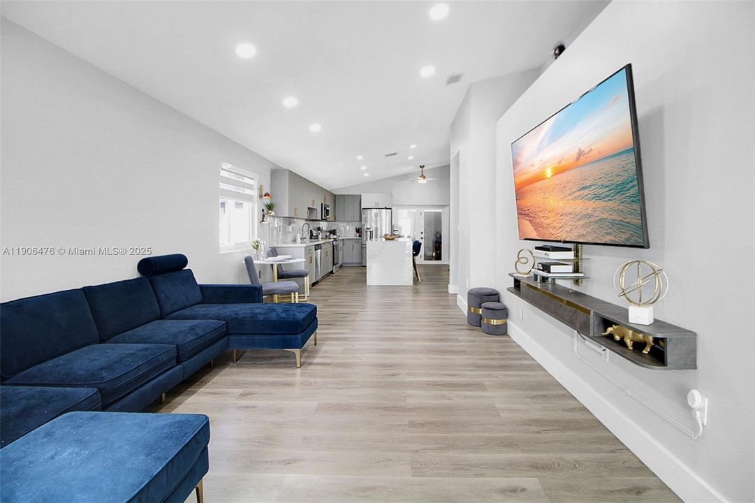 For Sale: $575,000 (3 beds, 2 baths, 1373 Square Feet)