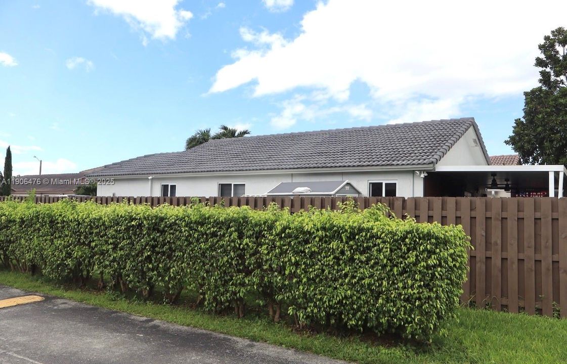 For Sale: $575,000 (3 beds, 2 baths, 1373 Square Feet)