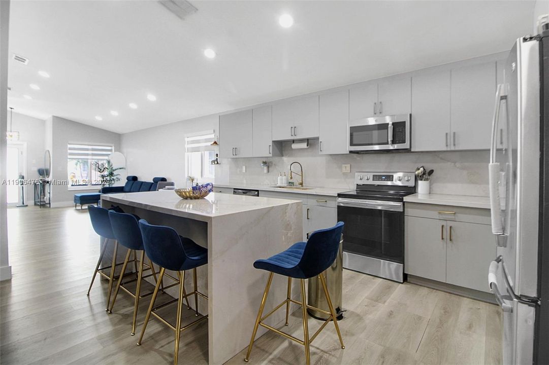 For Sale: $575,000 (3 beds, 2 baths, 1373 Square Feet)