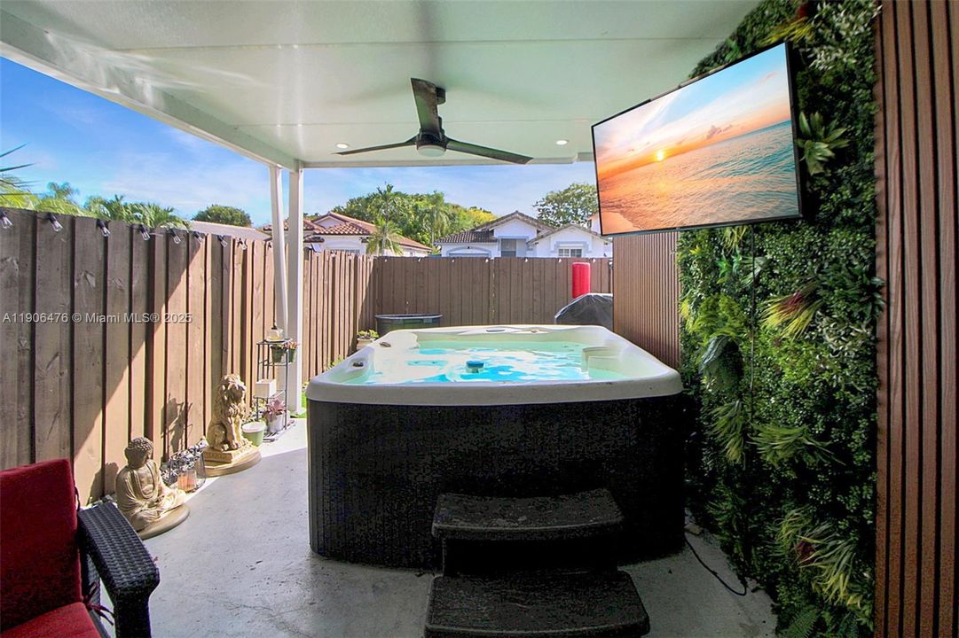 For Sale: $575,000 (3 beds, 2 baths, 1373 Square Feet)