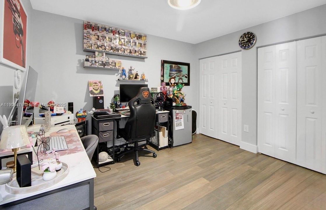 For Sale: $575,000 (3 beds, 2 baths, 1373 Square Feet)