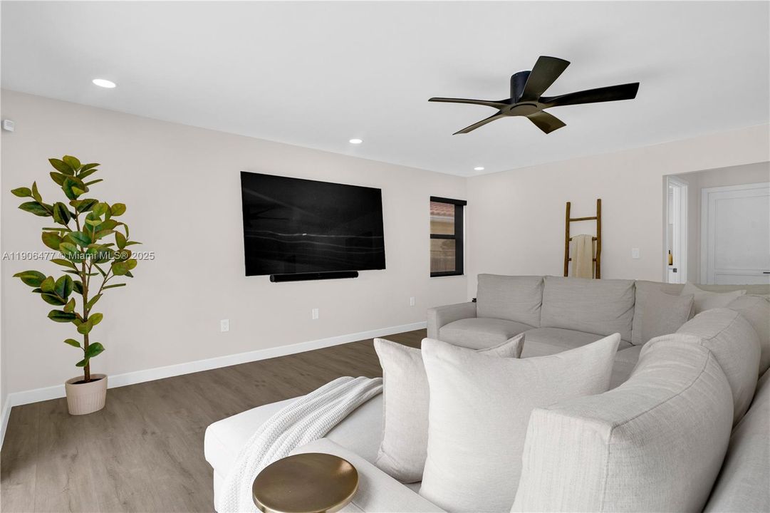 待售: $1,299,000 (5 贝兹, 3 浴室, 3113 平方英尺)