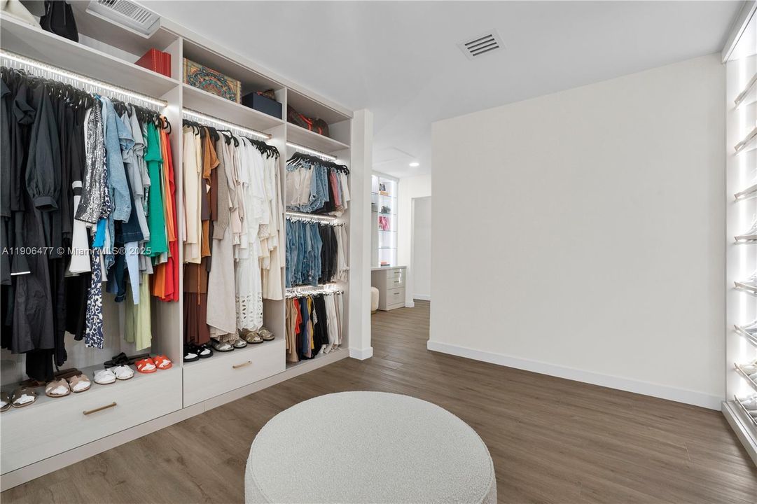 待售: $1,299,000 (5 贝兹, 3 浴室, 3113 平方英尺)