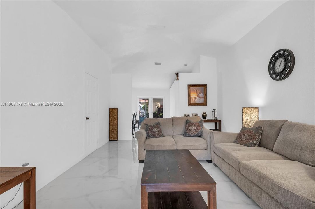 待售: $590,000 (3 贝兹, 2 浴室, 1381 平方英尺)