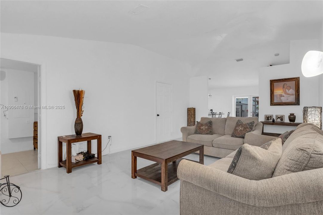 待售: $590,000 (3 贝兹, 2 浴室, 1381 平方英尺)