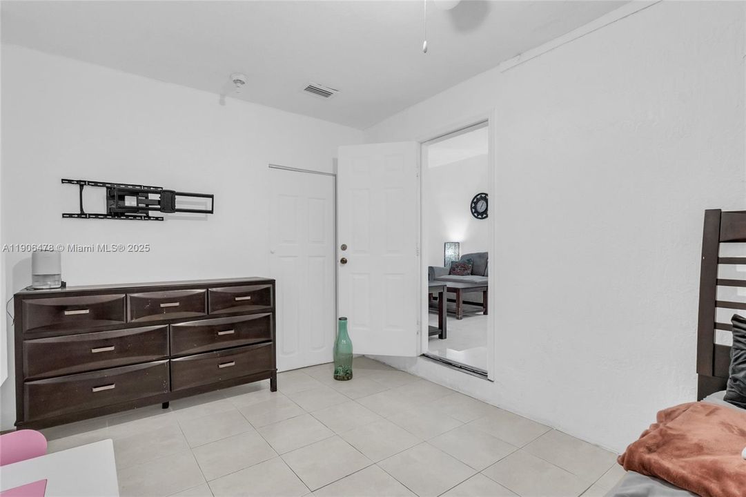 待售: $590,000 (3 贝兹, 2 浴室, 1381 平方英尺)