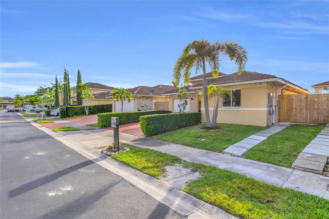 待售: $590,000 (3 贝兹, 2 浴室, 1381 平方英尺)