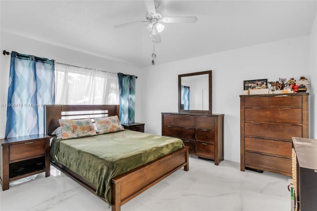 待售: $590,000 (3 贝兹, 2 浴室, 1381 平方英尺)