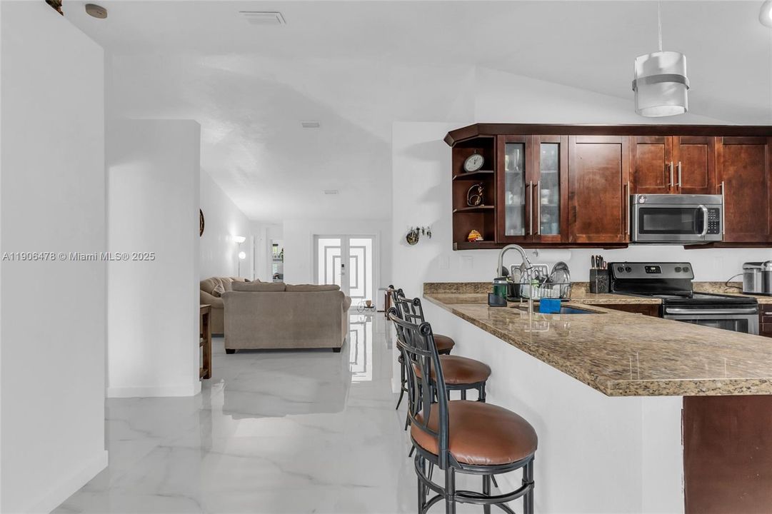 待售: $590,000 (3 贝兹, 2 浴室, 1381 平方英尺)