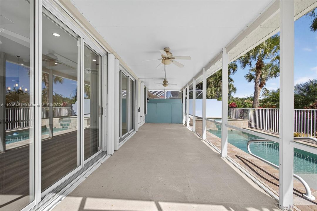 For Sale: $850,000 (3 beds, 3 baths, 2024 Square Feet)