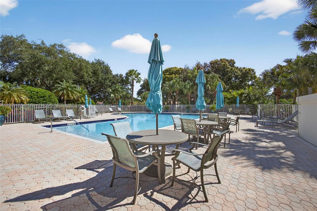 For Sale: $850,000 (3 beds, 3 baths, 2024 Square Feet)