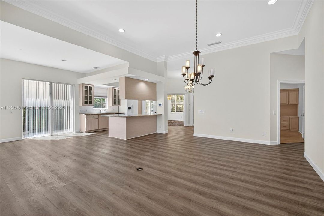 For Sale: $850,000 (3 beds, 3 baths, 2024 Square Feet)